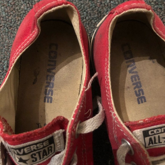 Red converse - Picture 2 of 5